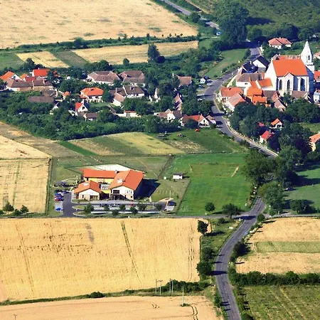 Wellness Happy Star Hnanice (Znojmo)
